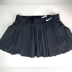 Nike Victory Court Pleated skirt (black) Medium (girl)